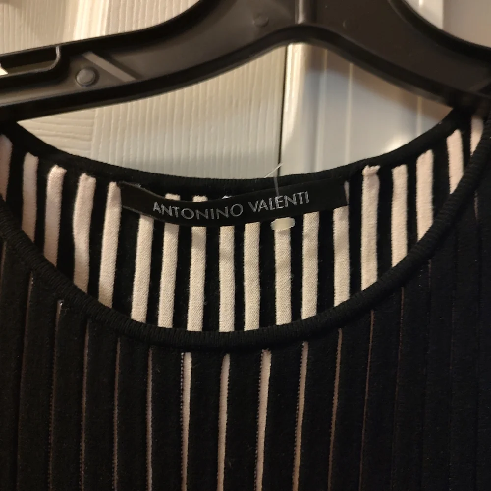 Antonino Valenti Elegant Black Sleeveless Dress - Picture 2 of 6